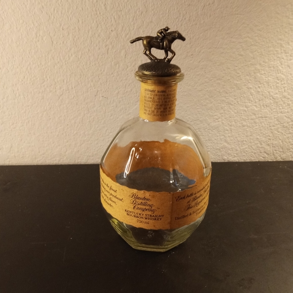 VTG Kentucky straight bourbon whiskey bottle with bronze jockey stopper. - Picture 4 of 4